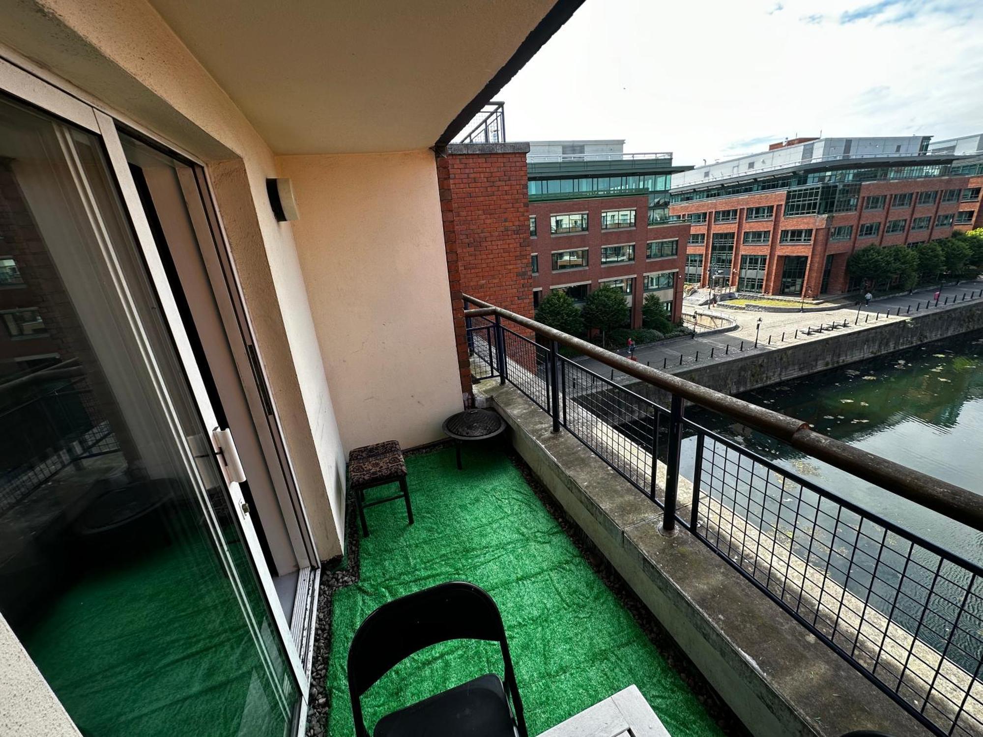 Customhouse Balcony View, Dublin 1 Hotel Ngoại thất bức ảnh